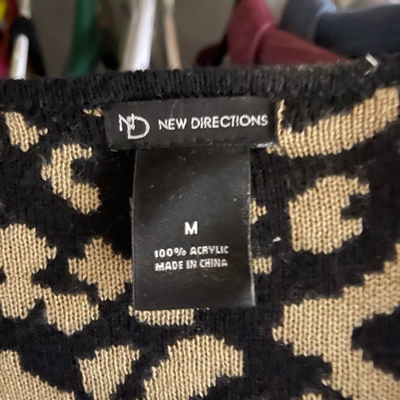 Comfortable Sweater for sale.. not needed .. thinning out closet - Picture 2 of 2